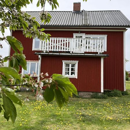 Cozy Red Cottage In The Countryside Outside Vimmerby Gullringen المظهر الخارجي الصورة