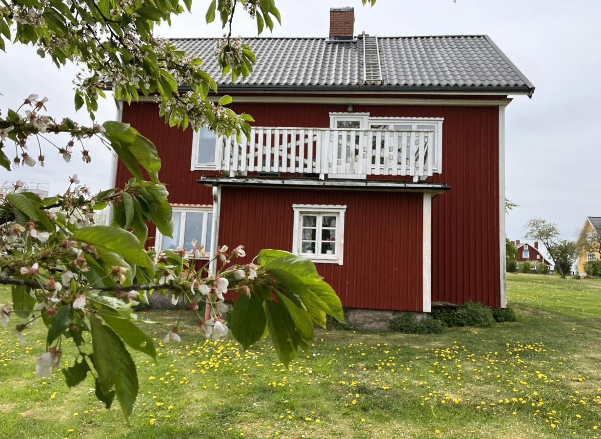 Cozy Red Cottage In The Countryside Outside Vimmerby Gullringen المظهر الخارجي الصورة